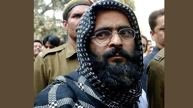 संसद हमले के मास्टरमाइंड अफजल गुरु के घर के पास बने अवैध शेड ध्वस्त, बारामुला में चला प्रशासन का बुलडोजर

